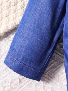 男嬰翻蓋口袋襯衫和褲子