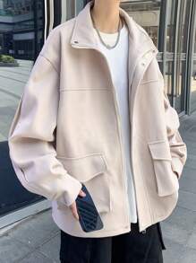 Manfinity Hypemode 寬鬆版型男士落肩外套,字母拼貼和翻蓋口袋 - 米色 - 查看 6