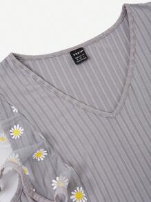 SHEIN Privé Thêu hoa Daisy Viền Ruffle Thắt lưng Romper - Màu Xám nhạt - Xem 5