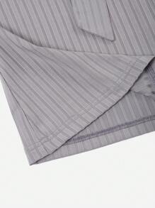 SHEIN Privé Thêu hoa Daisy Viền Ruffle Thắt lưng Romper - Màu Xám nhạt - Xem 6