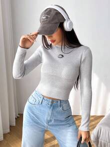 SHEIN EZwear Chi tiết Patched thư Áo len Crop - Màu Xám nhạt - Xem 6