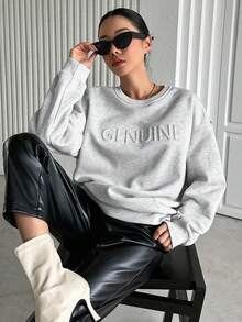 DAZY Đồ họa Chữ cái Thả vai Áo nỉ - Màu Xám nhạt - Xem 8