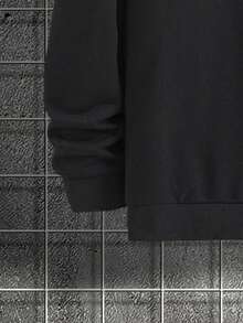 Manfinity LEGND Men Plus Two Tone Sweatshirt & Drawstring Waist Sweatpants - Black and White - View 4