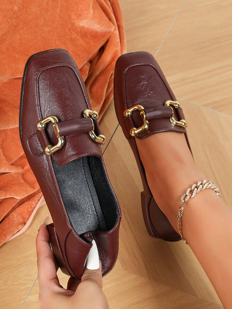 時尚女性金屬裝飾的方頭樂福鞋 - 酒紅色 - 查看 1