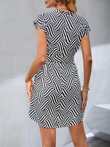 EMERY ROSE 滿版印花蝙蝠袖繫腰帶連衣裙