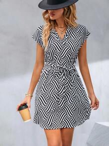 EMERY ROSE 滿版印花蝙蝠袖繫腰帶連衣裙