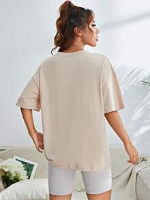 SHEIN EZwear Camiseta de hombros caídos con estampado de letra - Beis - Ver 4