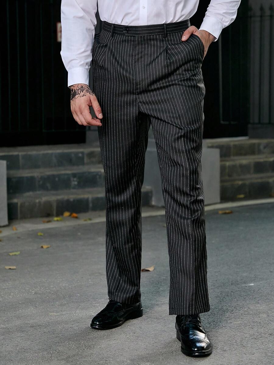 Manfinity Mode Hombres talla grande Pantalones de traje con estampado de rayas con bolsillo oblicuo - Negro - Ver 1