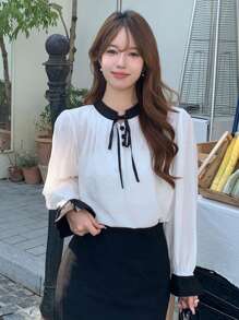 DAZY 拼接邊繫帶領喇叭袖襯衫 - 黑與白 - 查看 3