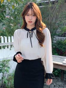 DAZY 拼接邊繫帶領喇叭袖襯衫 - 黑與白 - 查看 4