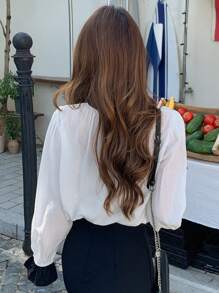 DAZY 拼接邊繫帶領喇叭袖襯衫 - 黑與白 - 查看 6