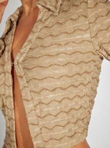 SHEIN BAE Cổ áo chữ V Textured Áo phông Crop - Màu Khaki - Xem 4