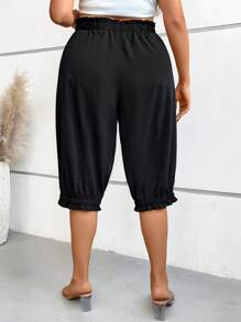 SHEIN LUNE Talla grande Pantalones capri de cintura con volante bajo fruncido con cinturón - Negro - Ver 2