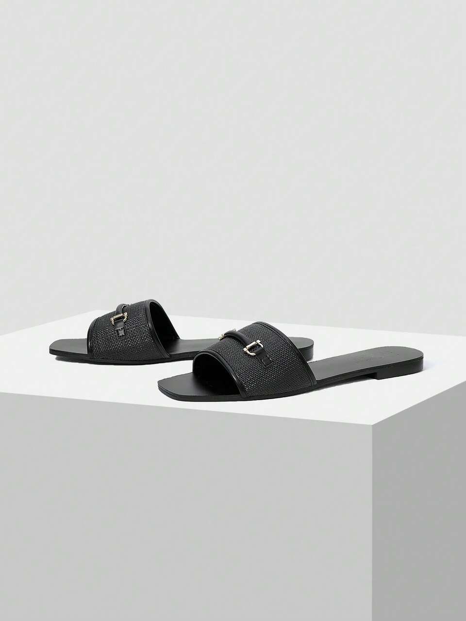 WOVEN FLAT HORSEBIT SANDALS