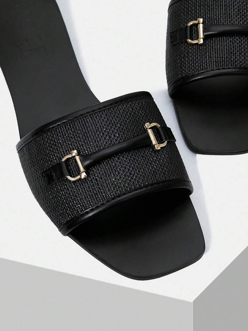WOVEN FLAT HORSEBIT SANDALS