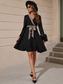 SHEIN Clasi 拼接邊繫腰帶洋裝 - 黑色 - 查看 1