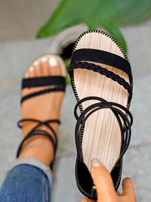 Sandalias planas con tira cruzada con diseño trenzado - Negro - Ver 1
