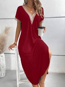 EMERY ROSE 撞色蕾丝开叉大腿T恤连衣裙，适合新年服装，长款女装