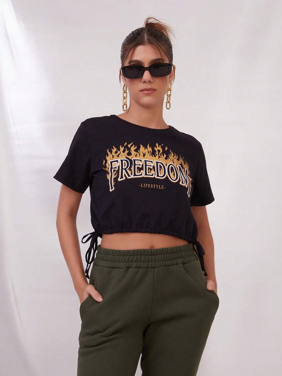 SHE(IN) BRASIL Đồ họa Chữ cái Viền kéo ra Áo phông Crop - màu đen - Xem 1