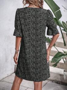 Breezaya 滿版印花荷葉袖洋裝 - 黑色 - 查看 2