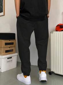 Manfinity Lỏng lẻo phù hợp Nam Quần thể thao Với In thư Và Eo dây rút - màu đen - Xem 2