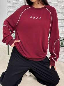 SHEIN EZwear Đồ họa Chữ cái Contrast Piping Tay Raglan Áo nỉ - Màu Đỏ Sâu - Xem 5