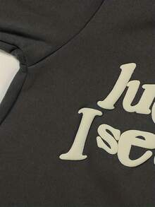 1. 经典纯色街头风女式连帽衫，长袖，印有“爱”字图案，适合春秋季穿着