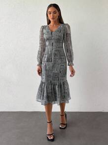 RueChic Allover Print Flare Sleeve Ruffle Hem Dress - Black and White - View 4