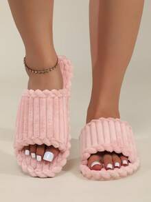 女性時尚粉色的室內拖鞋