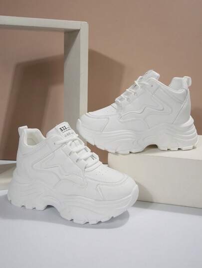 女士厚底坡跟运动鞋，适合娇小身材的百搭白色鞋款