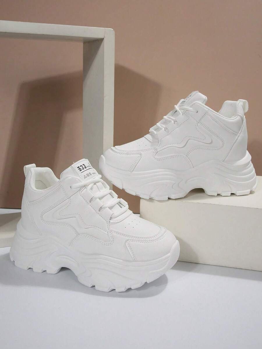 女士厚底坡跟运动鞋，适合娇小身材的百搭白色鞋款