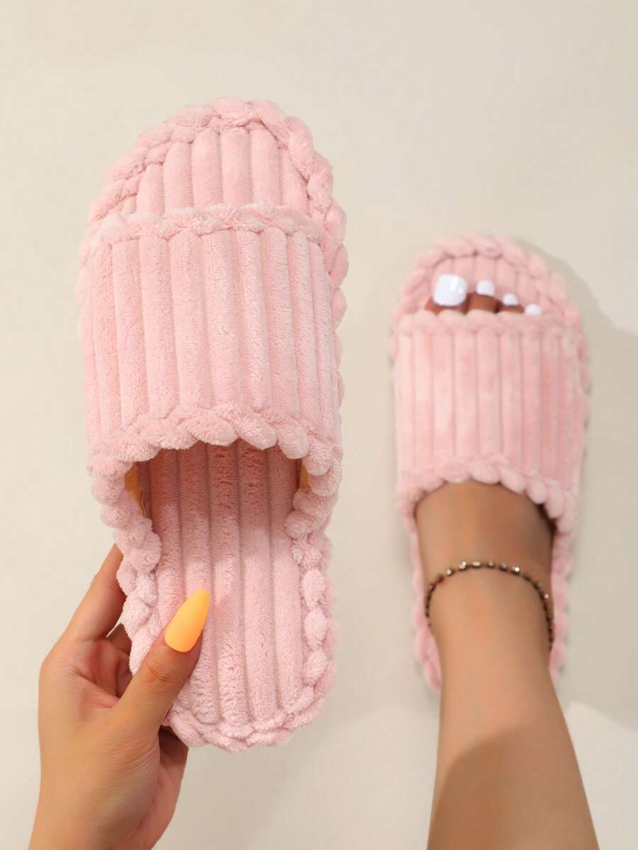 女性時尚粉色的室內拖鞋