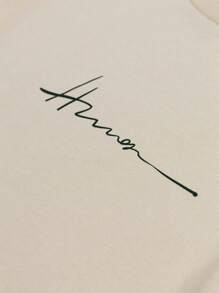 RueChic Men Letter Graphic Tee & Drawstring Waist Shorts