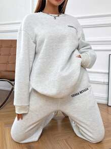 Flirla 字母圖案落肩袖衛衣和衛褲