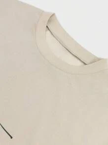 RueChic Men Letter Graphic Tee & Drawstring Waist Shorts