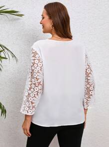 SHEIN Clasi 大碼拼接水溶蕾絲V領襯衫 - 白色 - 查看 2