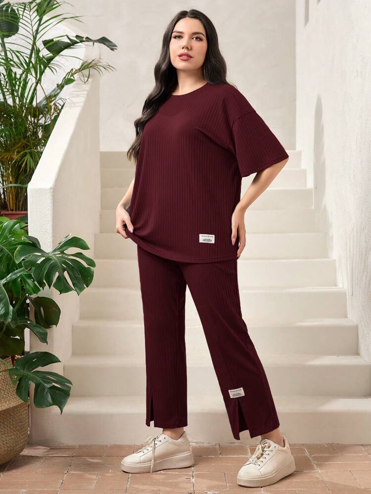 Burgundy Red Plus Letter Patched Drop Shoulder Tee & Split Hem Pants 2 Piece Set