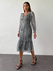 RueChic Allover Print Flare Sleeve Ruffle Hem Dress - Black and White - View 5