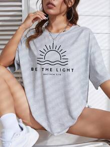 INAWLY 太阳和标语图案落肩 T 恤 BE THE LIGHT MATTHEW 5:14 图案 T 恤 女士上衣 - 淺灰色 - 查看 4