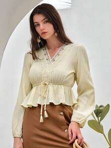 SHEIN VCAY 鏤空蕾絲花邊腰部抽繩荷葉邊下擺襯衫 - 米色 - 查看 3