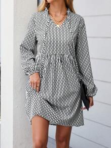 SHEIN Privé 可愛褶皺邊 前綁帶蝴蝶結條紋女士連衣裙 - 黑與白 - 查看 1