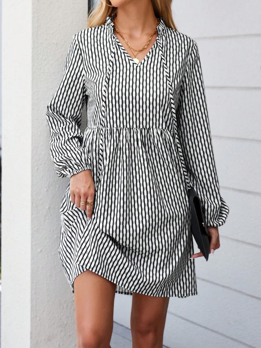 SHEIN Privé 可愛褶皺邊 前綁帶蝴蝶結條紋女士連衣裙 - 黑與白 - 查看 1