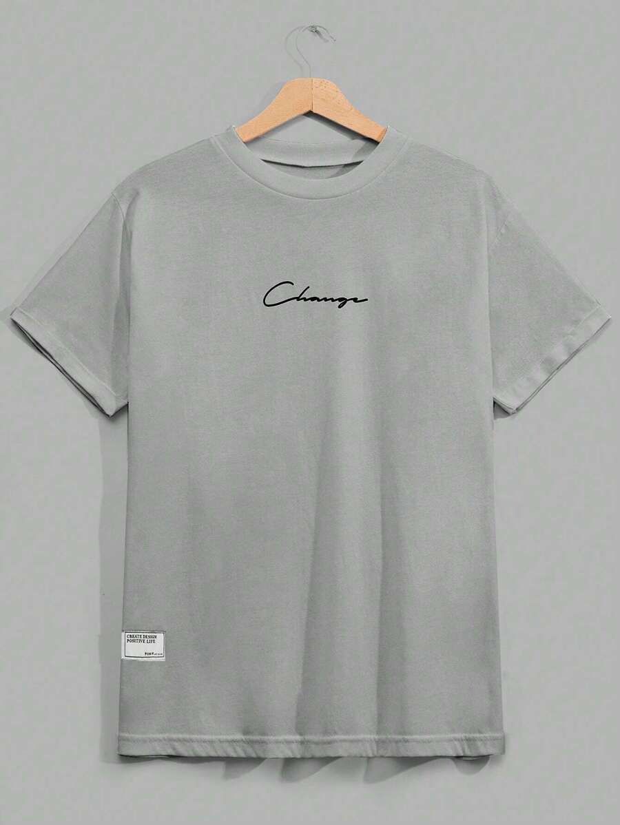 RueChic Nam Đồ họa Chữ cái Chi tiết được vá Áo thun - Xám - Xem 1