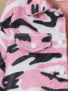 SHEIN Baby Girl Camo Print Flap Pocket Teddy Lined Coat