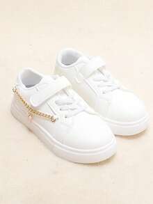 女童運動鞋，帶鉤環和心形刺繡裝飾的休閒運動鞋