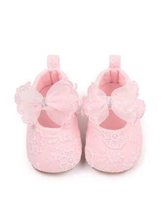 A Pair Of Cute, Comfortable, Soft, And Flat Pink Shoes For Infant Girls, Popular During Spring And Summer