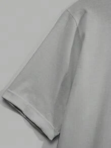 RueChic Nam Đồ họa Chữ cái Chi tiết được vá Áo thun - Xám - Xem 3