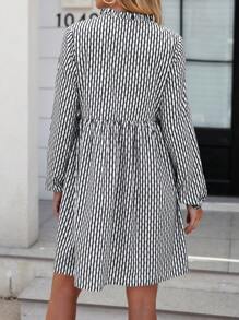 SHEIN Privé 可愛褶皺邊 前綁帶蝴蝶結條紋女士連衣裙 - 黑與白 - 查看 2