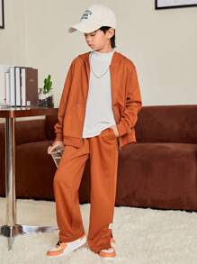 SHEIN 男大童字母補丁細節拉鏈連帽衫和褲子附T恤 - 鏽棕色 - 查看 4