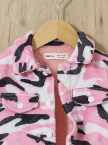 SHEIN Baby Girl Camo Print Flap Pocket Teddy Lined Coat